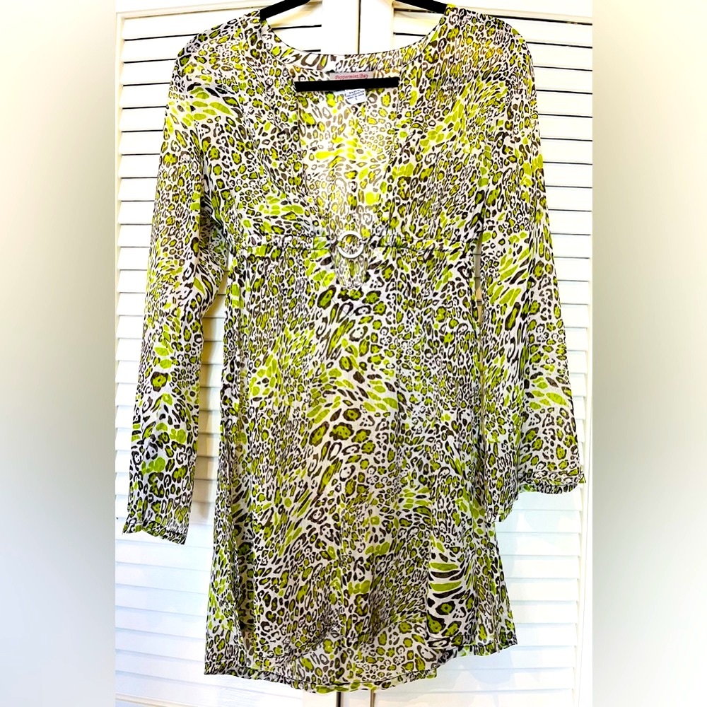 PEPPERMINT BAY. Women’s Sleeved Cover/Up in Animal Print.